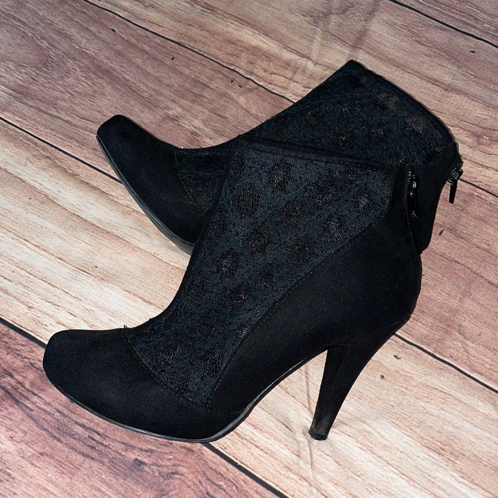 Suede/lace ankle boots size 7.5 color black